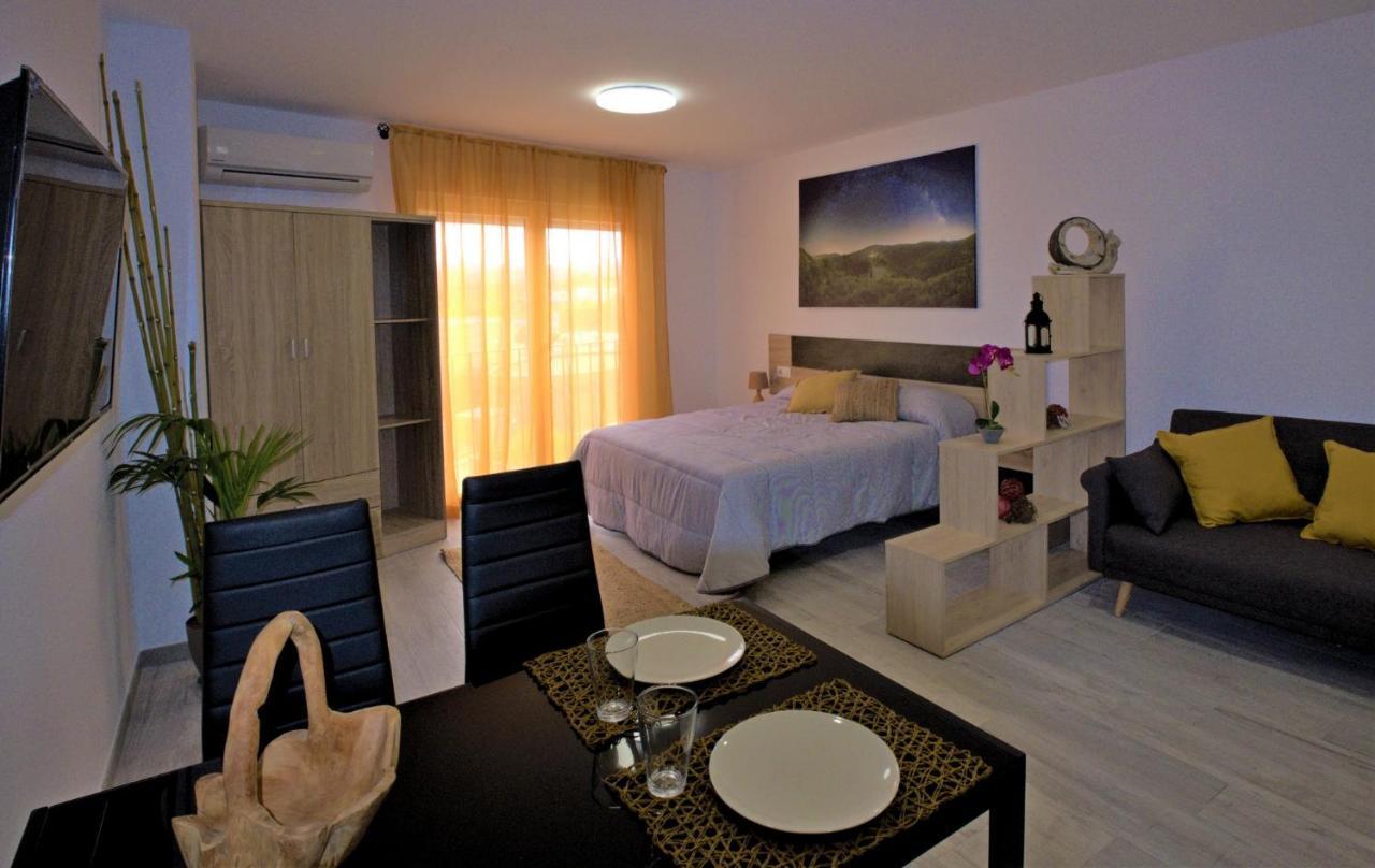 Gegant De Pedra Apartaments Adzaneta Εξωτερικό φωτογραφία