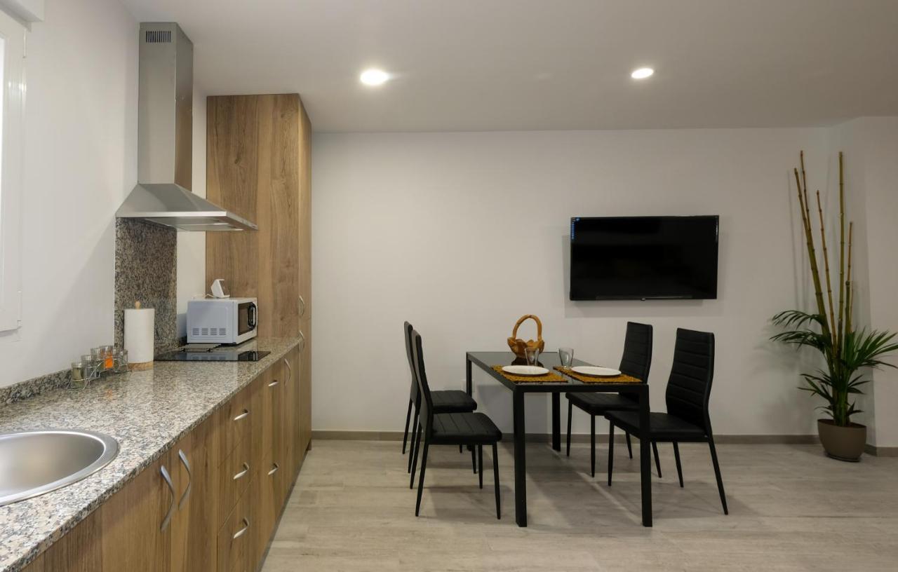 Gegant De Pedra Apartaments Adzaneta Εξωτερικό φωτογραφία