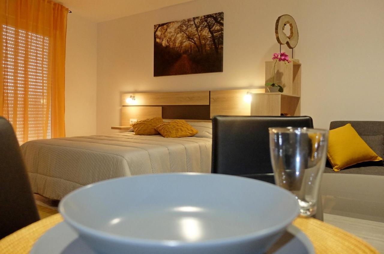 Gegant De Pedra Apartaments Adzaneta Εξωτερικό φωτογραφία