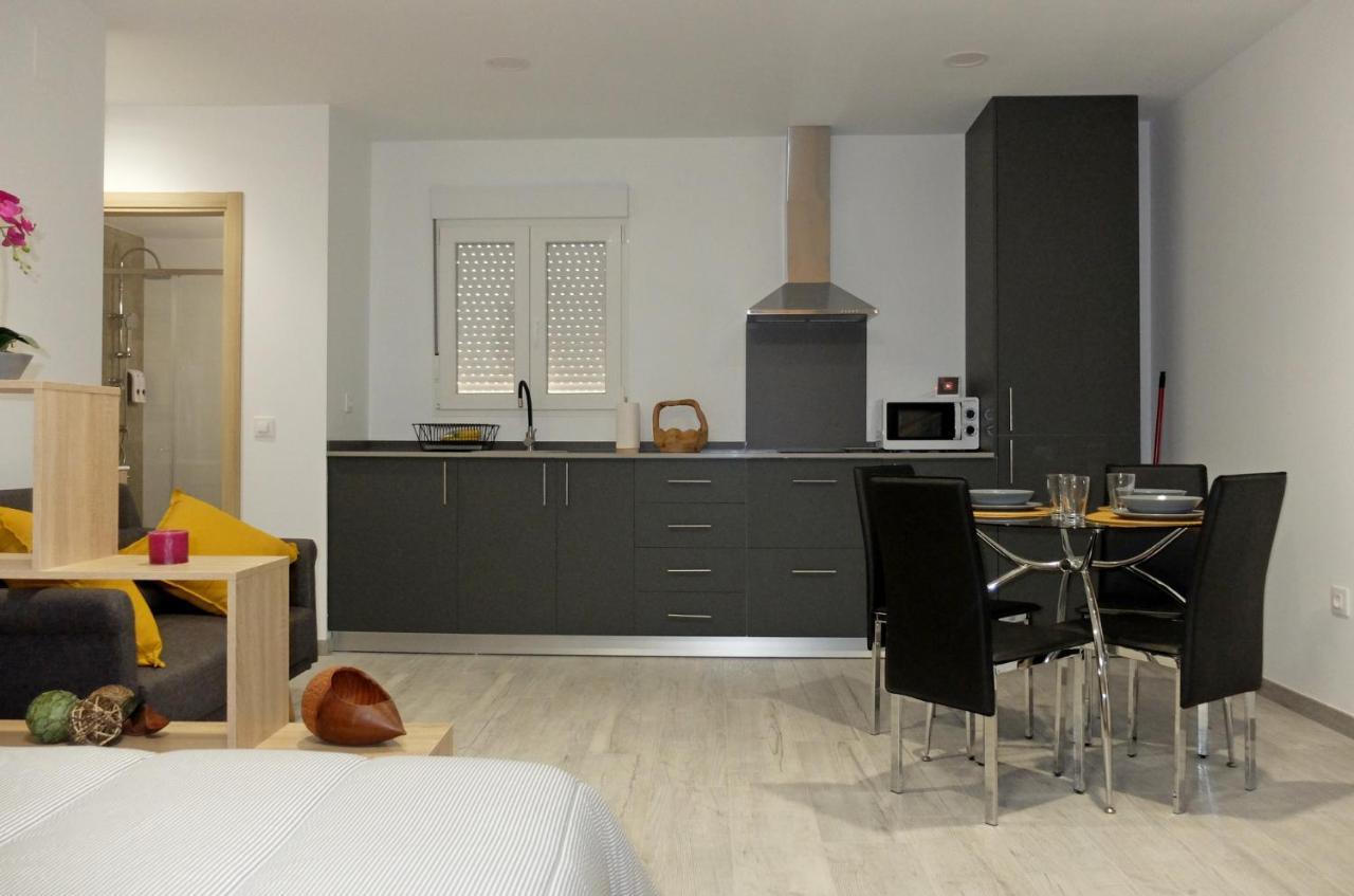 Gegant De Pedra Apartaments Adzaneta Εξωτερικό φωτογραφία