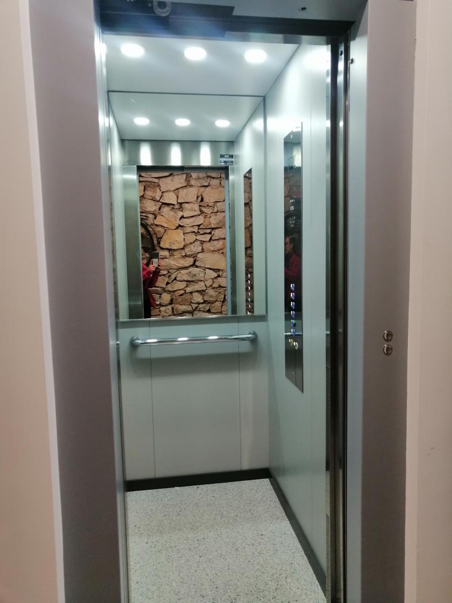 Gegant De Pedra Apartaments Adzaneta Εξωτερικό φωτογραφία
