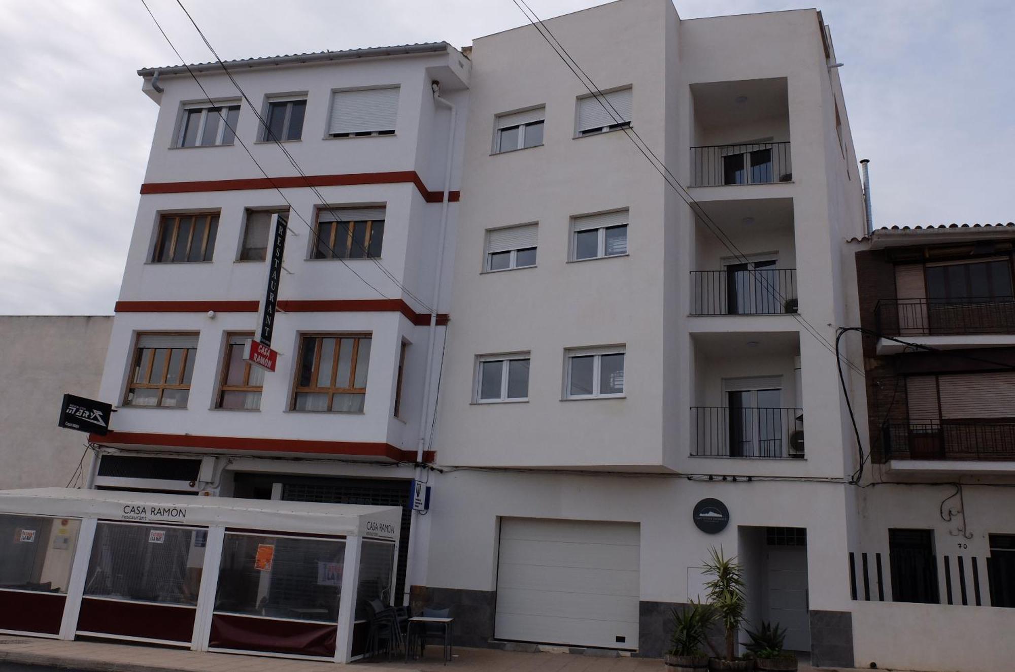 Gegant De Pedra Apartaments Adzaneta Εξωτερικό φωτογραφία